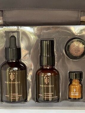 TRUE BOTANICALS SET WITH BAG